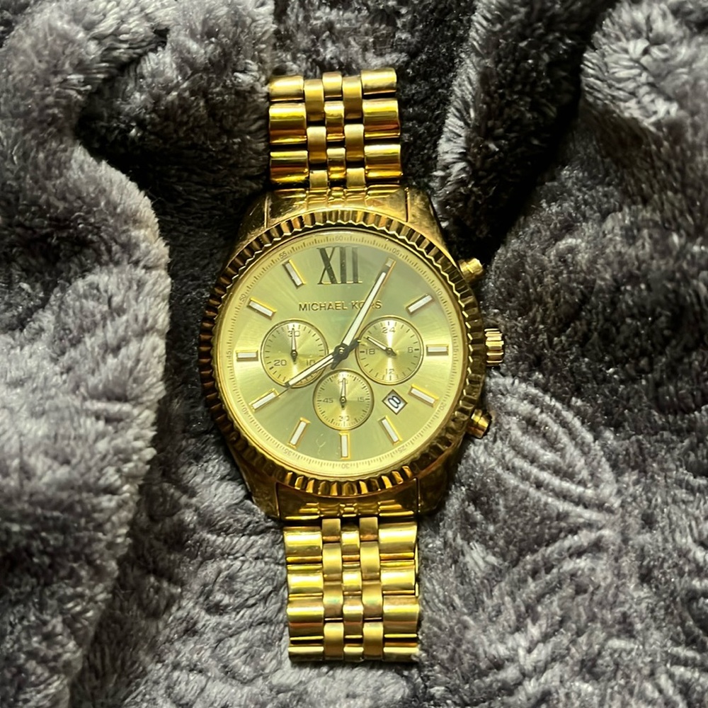 Men's Michael Kors MK8446 watch in PVD gold-plated design